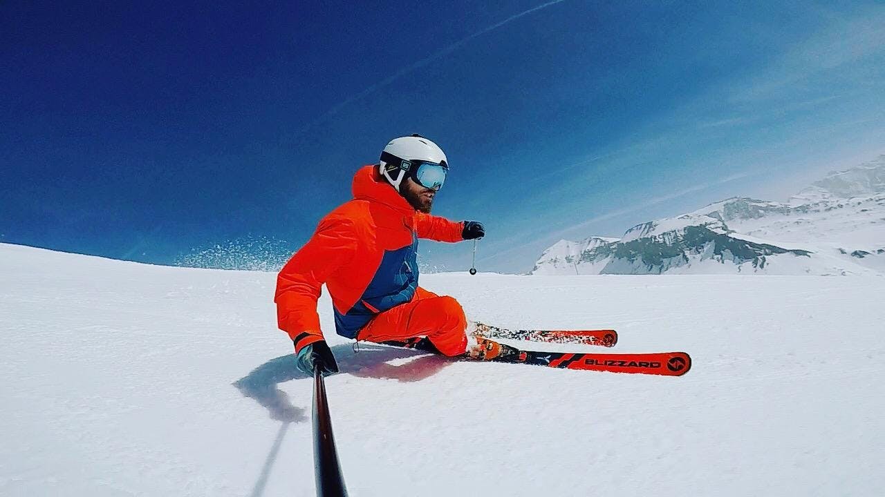 Beautiful landscapes showcasing mountains and sea, where the experiences of Skischule Veraguth Flims are taking place.